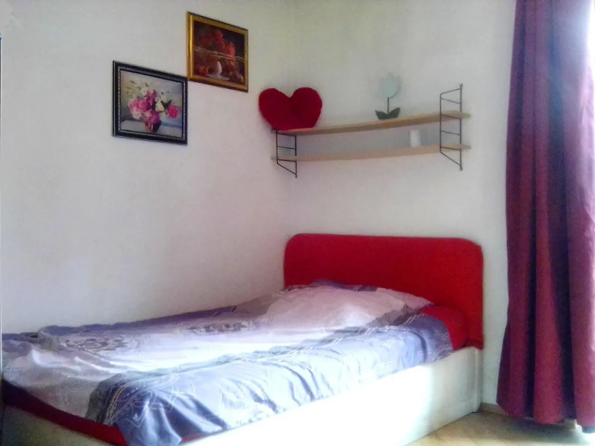 1A 3 Comfortable Room, Private Calm Apartment, Next To City Center, Inclusive Private Car Park, Full Equipped Kitchen, 100Mbps Wifi, One Minute To Tram Station, Smart Tv, Etc! Whatsapp Support, No Additional Costs! Mannheim 0*,