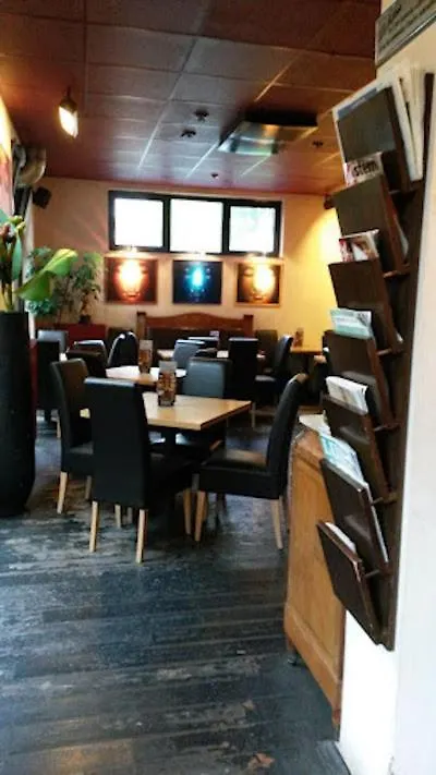 1A 3 Comfortable Room, Private Calm Apartment, Next To City Center, Inclusive Private Car Park, Full Equipped Kitchen, 100Mbps Wifi, One Minute To Tram Station, Smart Tv, Etc! Whatsapp Support, No Additional Costs! Mannheim